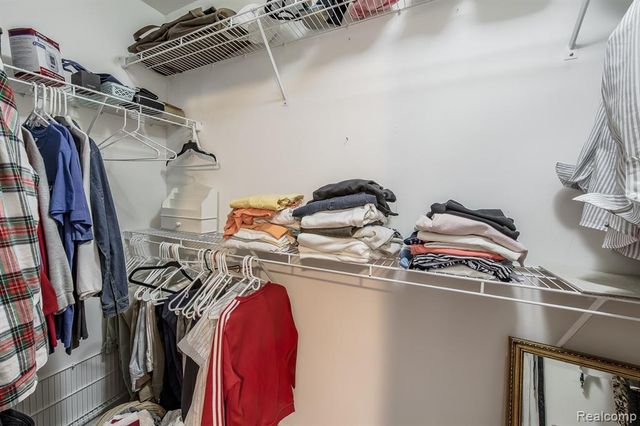 8213 Sequoia Lane, White Lake, MI 48386