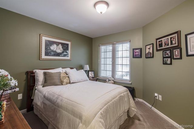 8213 Sequoia Lane, White Lake, MI 48386