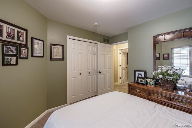 8213 Sequoia Lane, White Lake, MI 48386