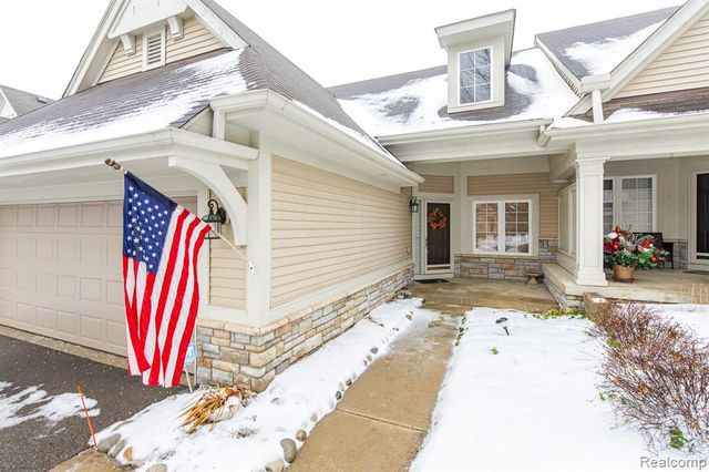 8213 Sequoia Lane, White Lake, MI 48386