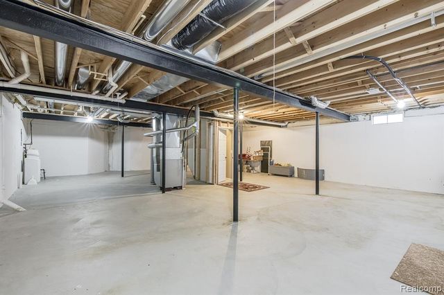 8213 Sequoia Lane, White Lake, MI 48386