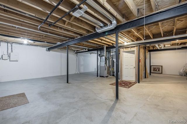 8213 Sequoia Lane, White Lake, MI 48386