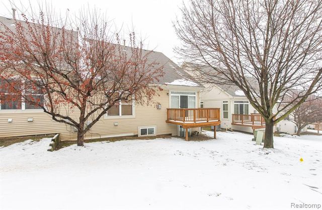 8213 Sequoia Lane, White Lake, MI 48386