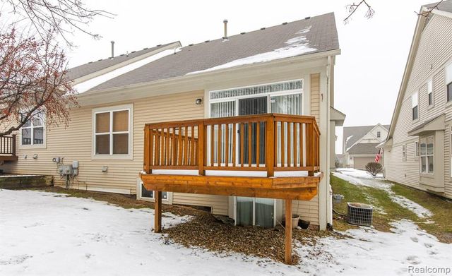 8213 Sequoia Lane, White Lake, MI 48386