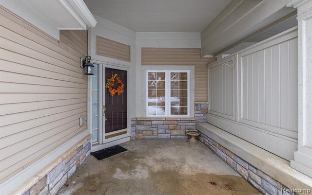 8213 Sequoia Lane, White Lake, MI 48386