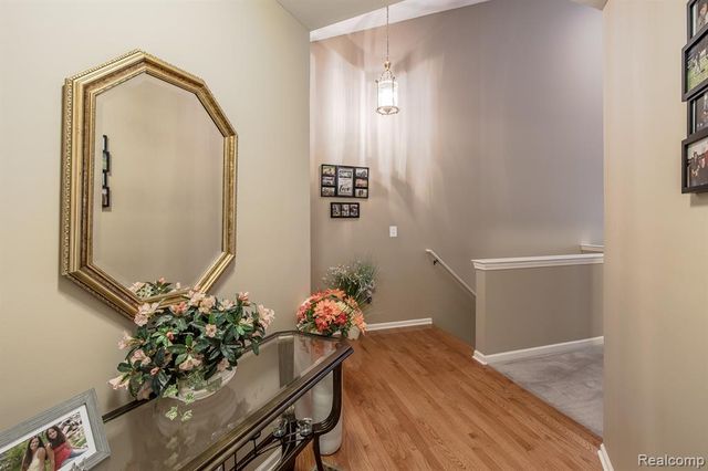 8213 Sequoia Lane, White Lake, MI 48386