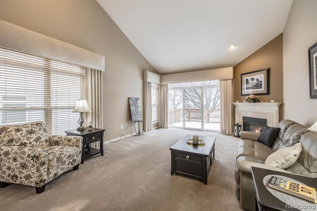 8213 Sequoia Lane, White Lake, MI 48386