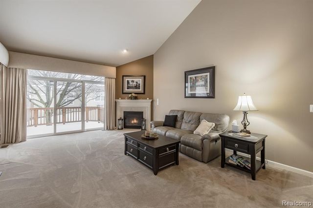 8213 Sequoia Lane, White Lake, MI 48386