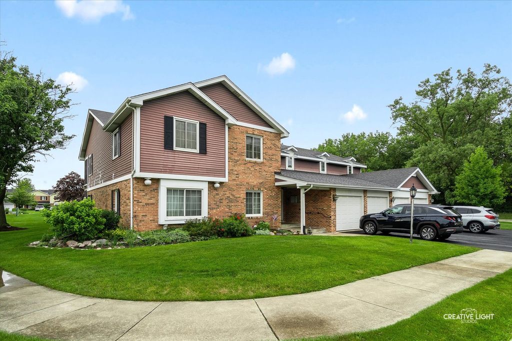 714 Maplewood Court 2C, Willowbrook, IL 60527