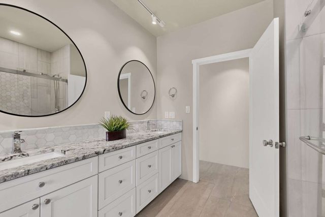 71 Avenida Frijoles, Santa Fe, NM 87507