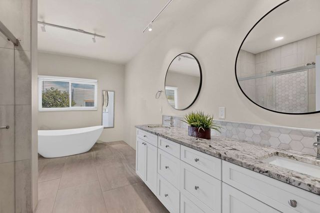 71 Avenida Frijoles, Santa Fe, NM 87507
