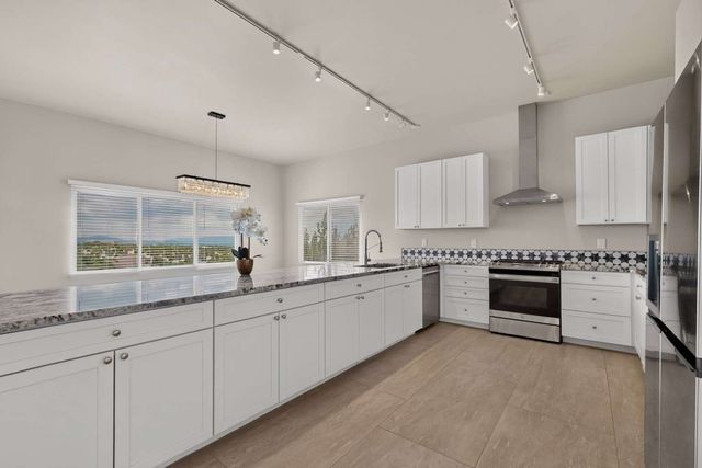 71 Avenida Frijoles, Santa Fe, NM 87507