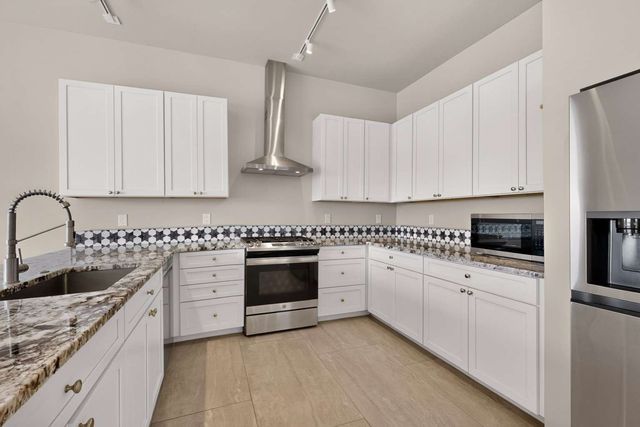 71 Avenida Frijoles, Santa Fe, NM 87507