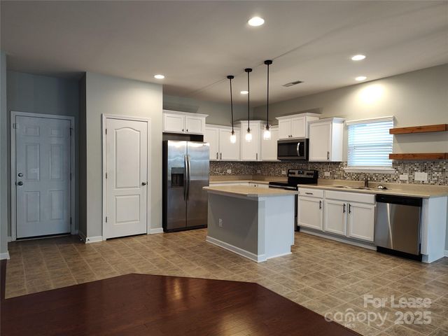 13415 Hunting Birds Lane, Charlotte, NC 28278