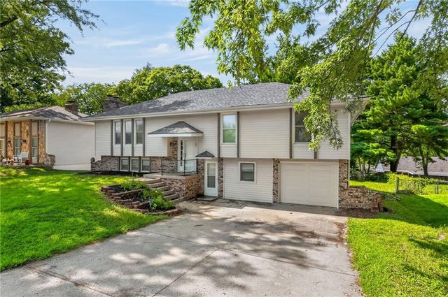 5524 NW Raintree Drive, Kansas City, MO 64152