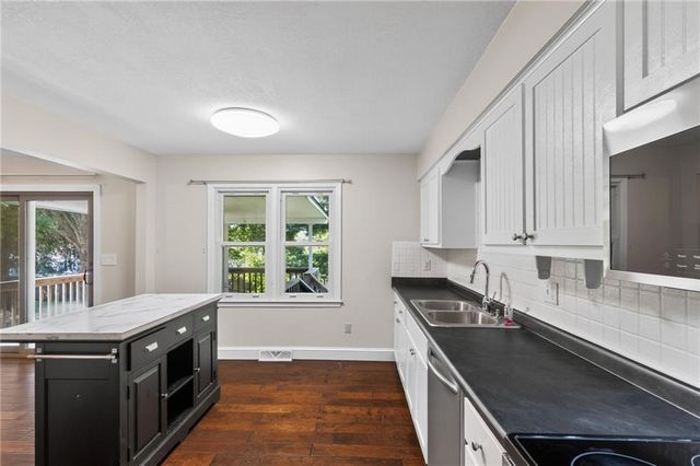 5524 NW Raintree Drive, Kansas City, MO 64152