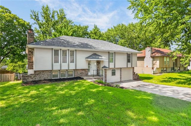 5524 NW Raintree Drive, Kansas City, MO 64152