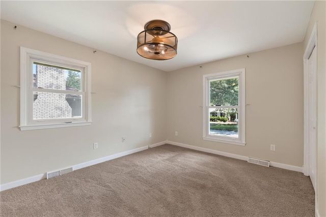 5524 NW Raintree Drive, Kansas City, MO 64152