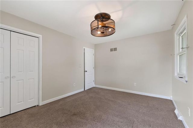 5524 NW Raintree Drive, Kansas City, MO 64152