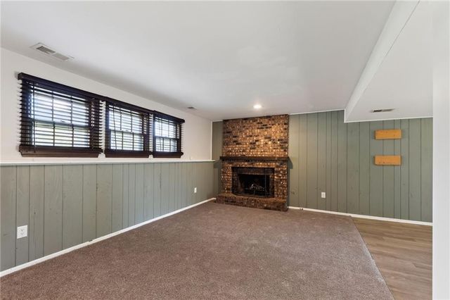 5524 NW Raintree Drive, Kansas City, MO 64152