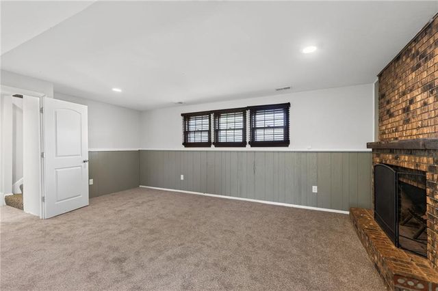 5524 NW Raintree Drive, Kansas City, MO 64152