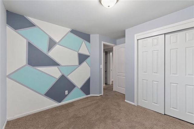 5524 NW Raintree Drive, Kansas City, MO 64152