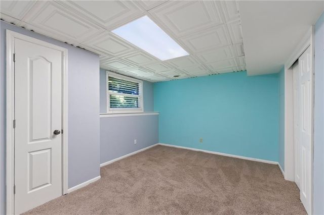 5524 NW Raintree Drive, Kansas City, MO 64152