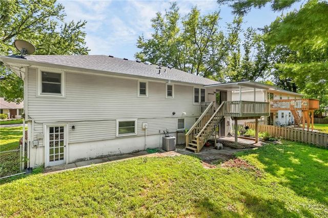 5524 NW Raintree Drive, Kansas City, MO 64152