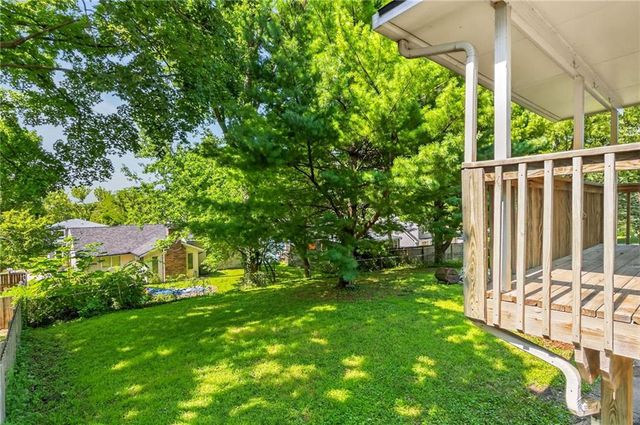 5524 NW Raintree Drive, Kansas City, MO 64152