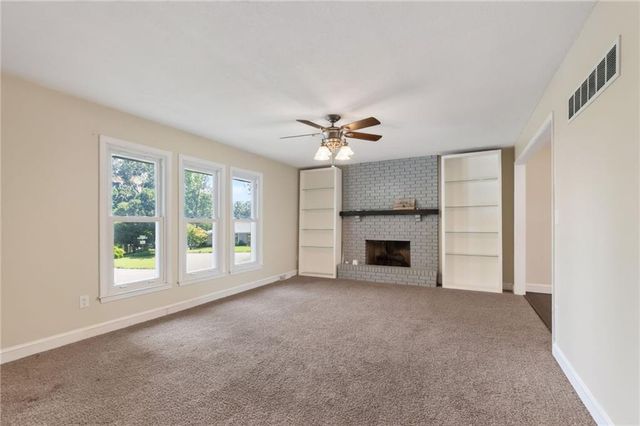 5524 NW Raintree Drive, Kansas City, MO 64152