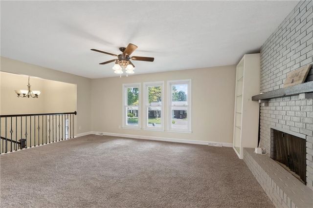 5524 NW Raintree Drive, Kansas City, MO 64152