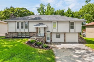 5524 NW Raintree Drive, Kansas City, MO 64152