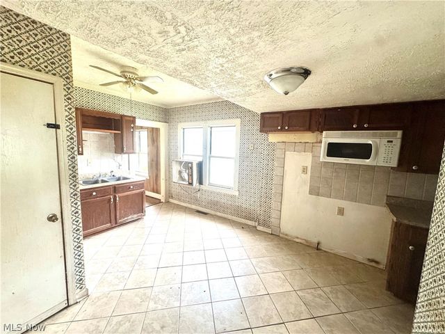 4300 7th Avenue, Vienna, WV 26105