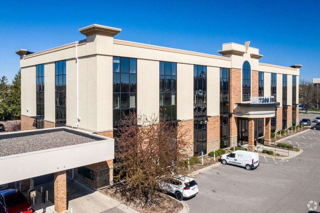 7300 France Avenue S, Edina, MN 55435 — exterior