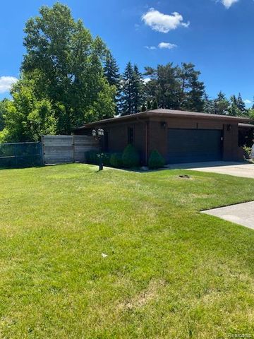 39910 Donahue Drive, Clinton Charter Township, MI 48038