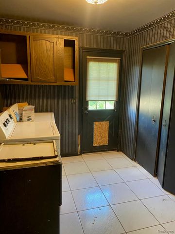 39910 Donahue Drive, Clinton Charter Township, MI 48038