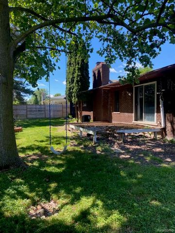 39910 Donahue Drive, Clinton Charter Township, MI 48038