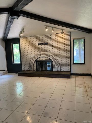 39910 Donahue Drive, Clinton Charter Township, MI 48038