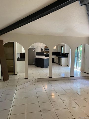39910 Donahue Drive, Clinton Charter Township, MI 48038