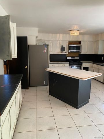 39910 Donahue Drive, Clinton Charter Township, MI 48038