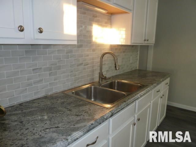 3014 N RENWOOD Avenue, Peoria, IL 61604