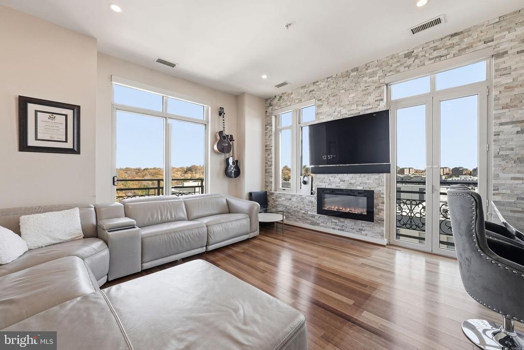 155 POTOMAC PSGE #PH05, Oxon Hill, MD 20745