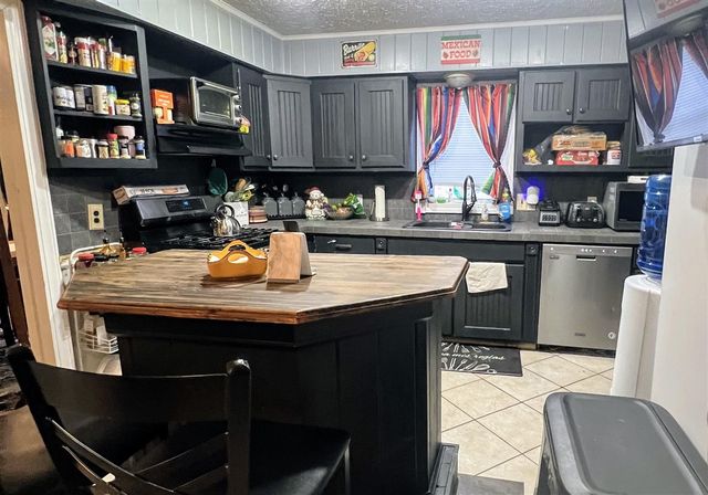 6340 S. Quarterline Road, Spring Lake, MI 49456