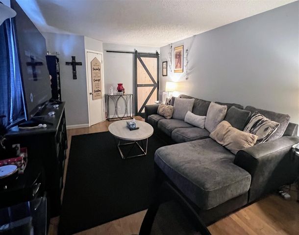 6340 S. Quarterline Road, Spring Lake, MI 49456