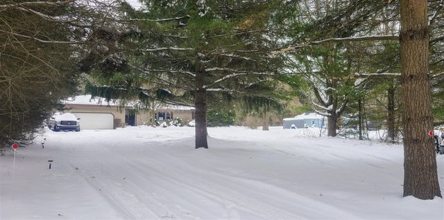 6340 S. Quarterline Road, Spring Lake, MI 49456