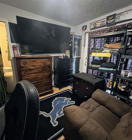 6340 S. Quarterline Road, Spring Lake, MI 49456