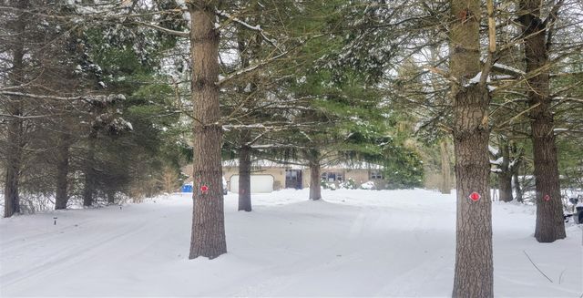 6340 S. Quarterline Road, Spring Lake, MI 49456