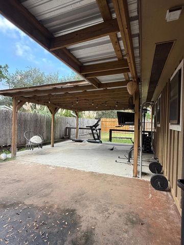 2305 Linwood Lane, Bay City, TX 77414