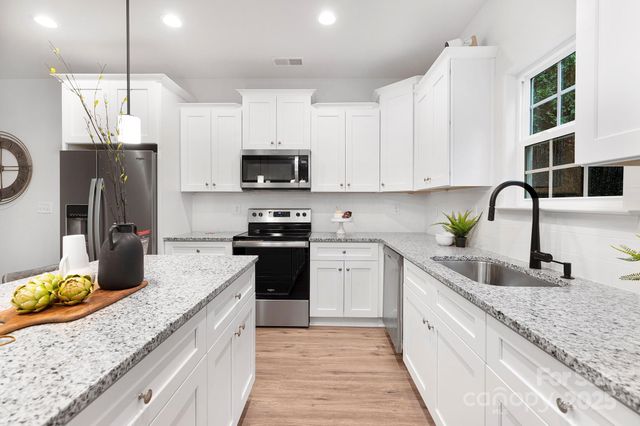 537 Dawn Circle, Charlotte, NC 28213