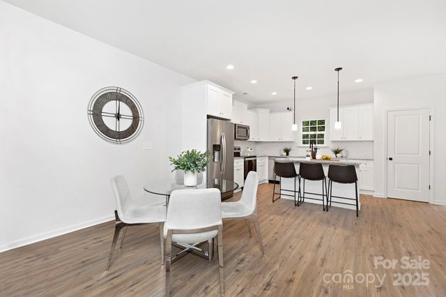 537 Dawn Circle, Charlotte, NC 28213